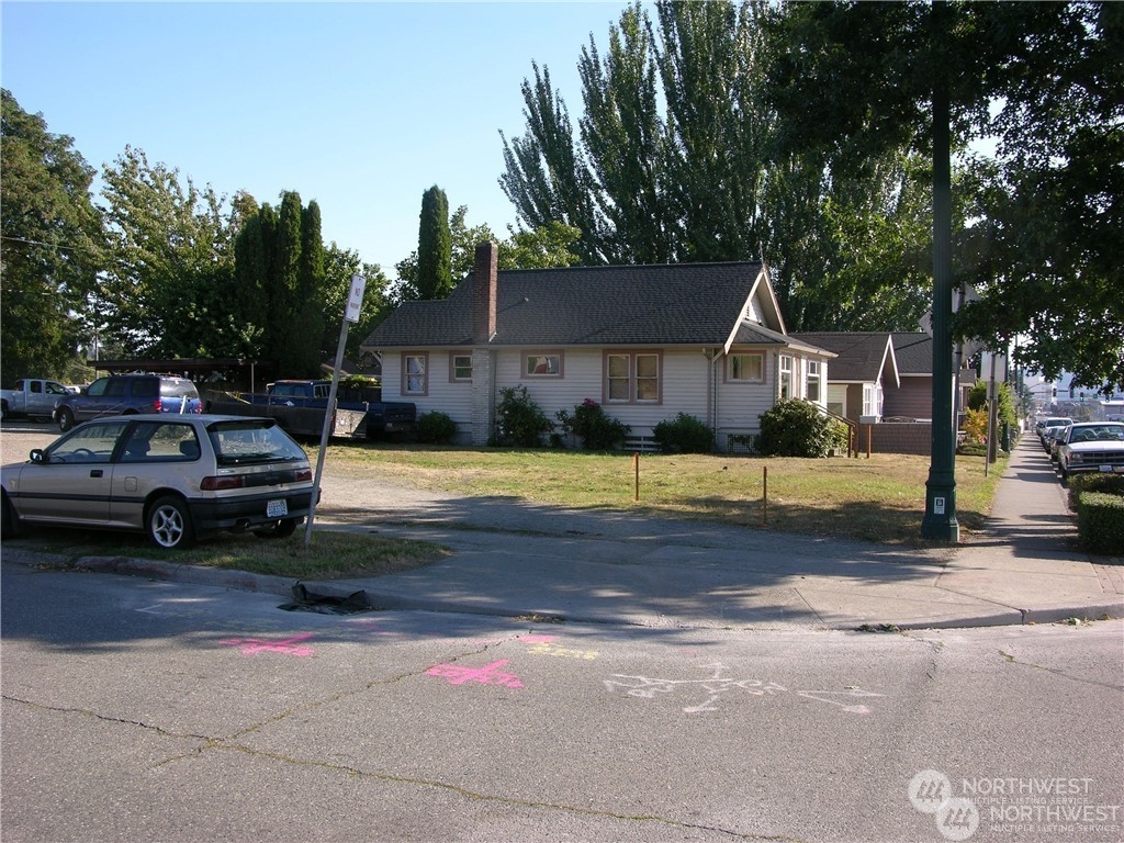 306 Chester Avenue