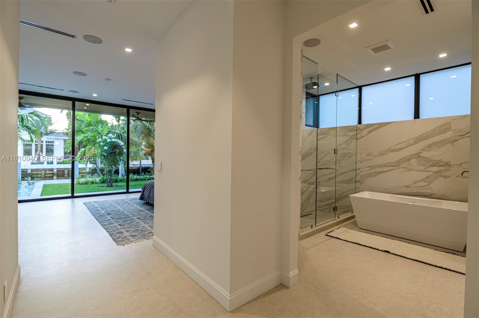 401 Royal Plaza Drive na