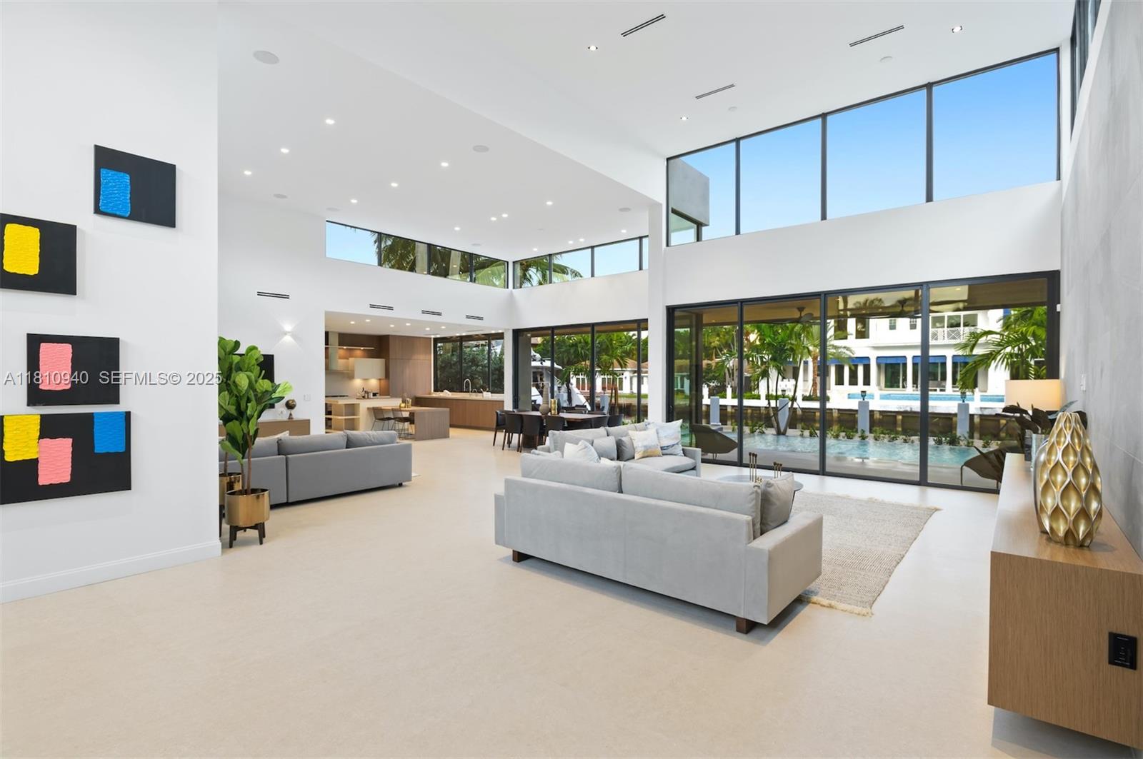 401 Royal Plaza Drive na