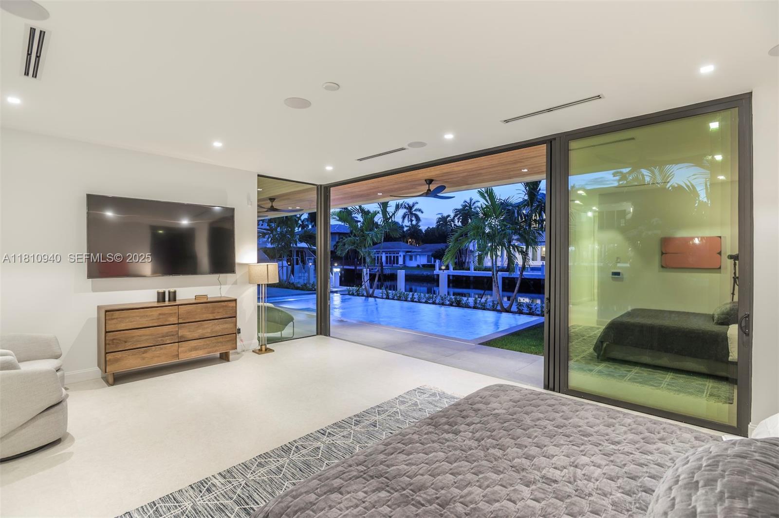 401 Royal Plaza Drive na