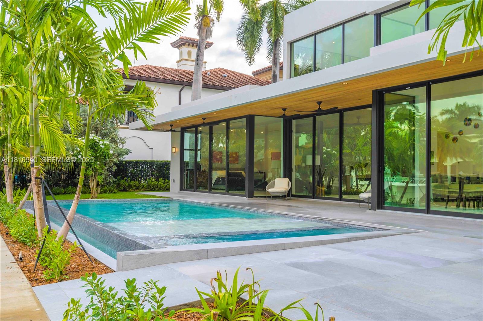 401 Royal Plaza Drive na