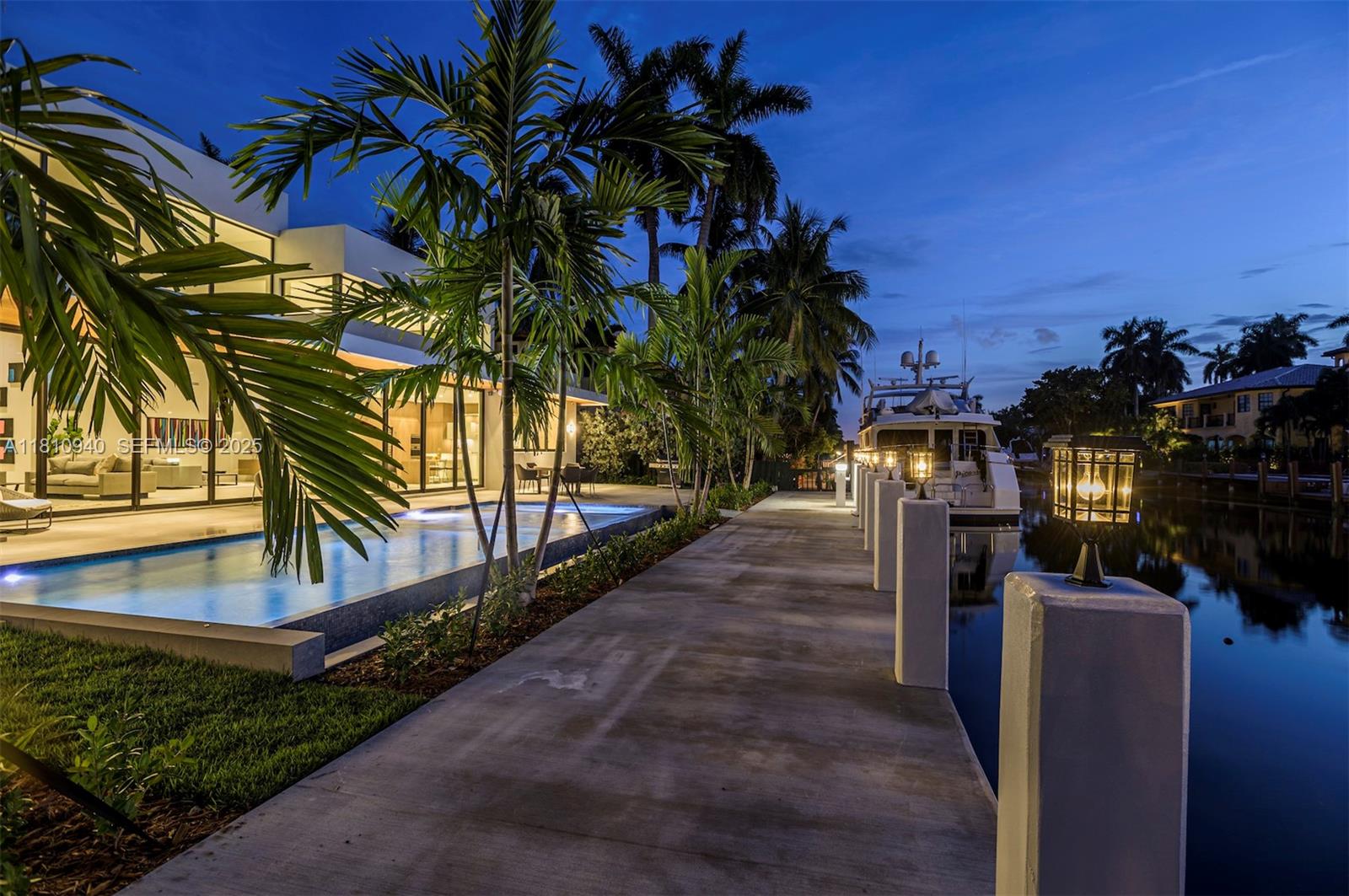401 Royal Plaza Drive na