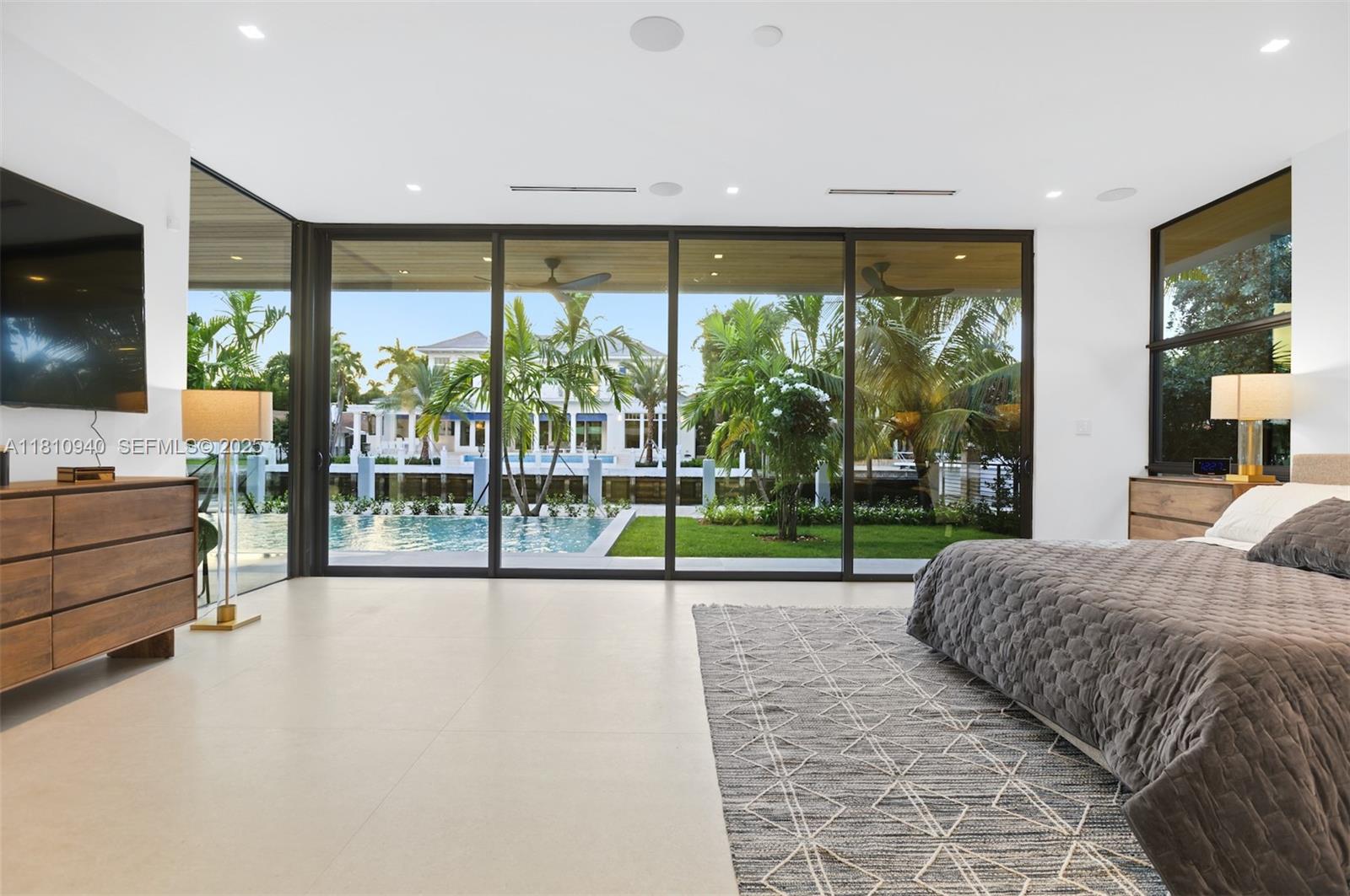 401 Royal Plaza Drive na