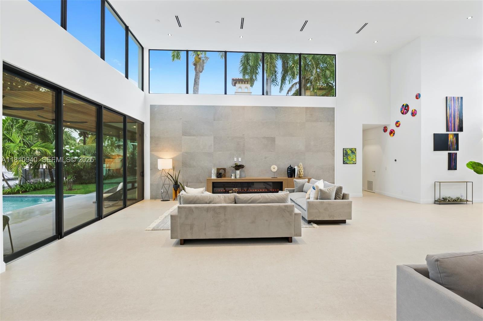 401 Royal Plaza Drive na