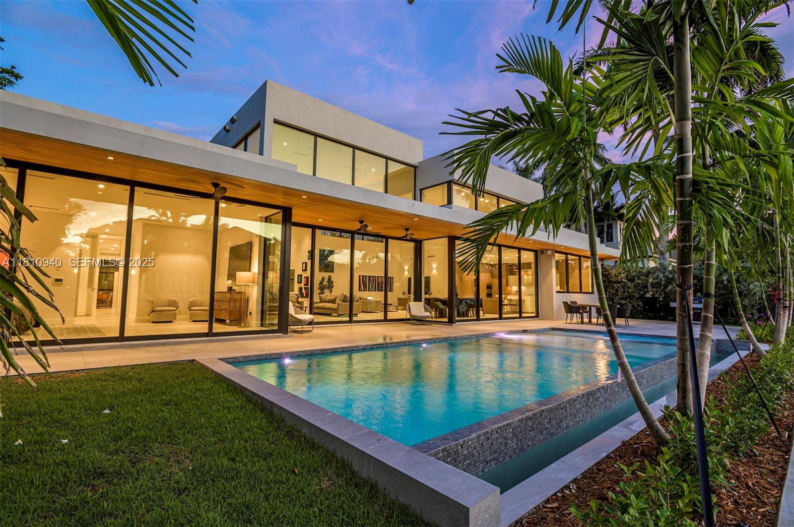401 Royal Plaza Drive na