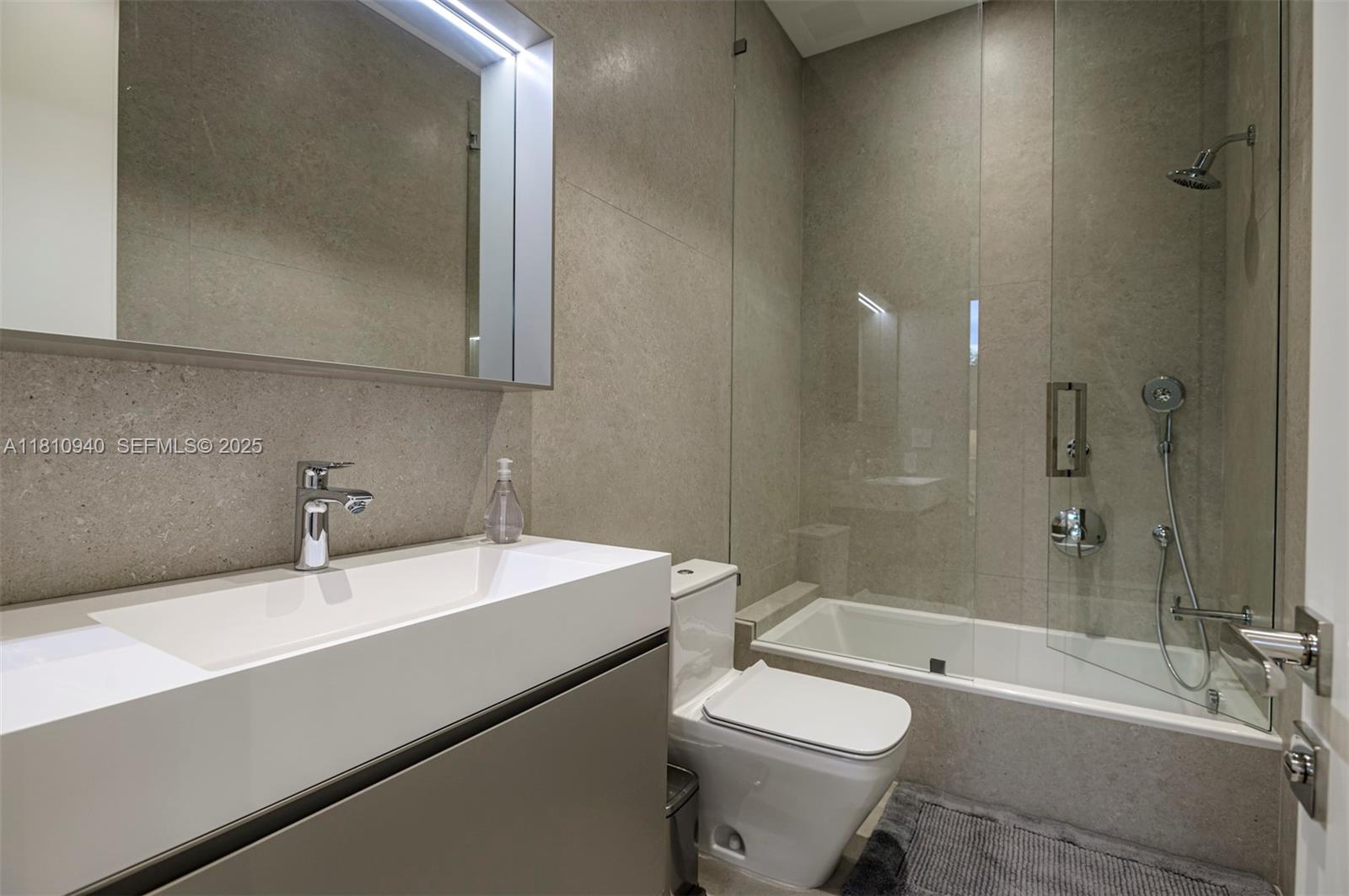 401 Royal Plaza Drive na