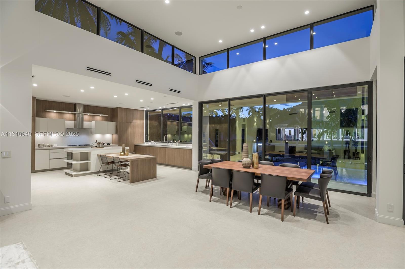 401 Royal Plaza Drive na