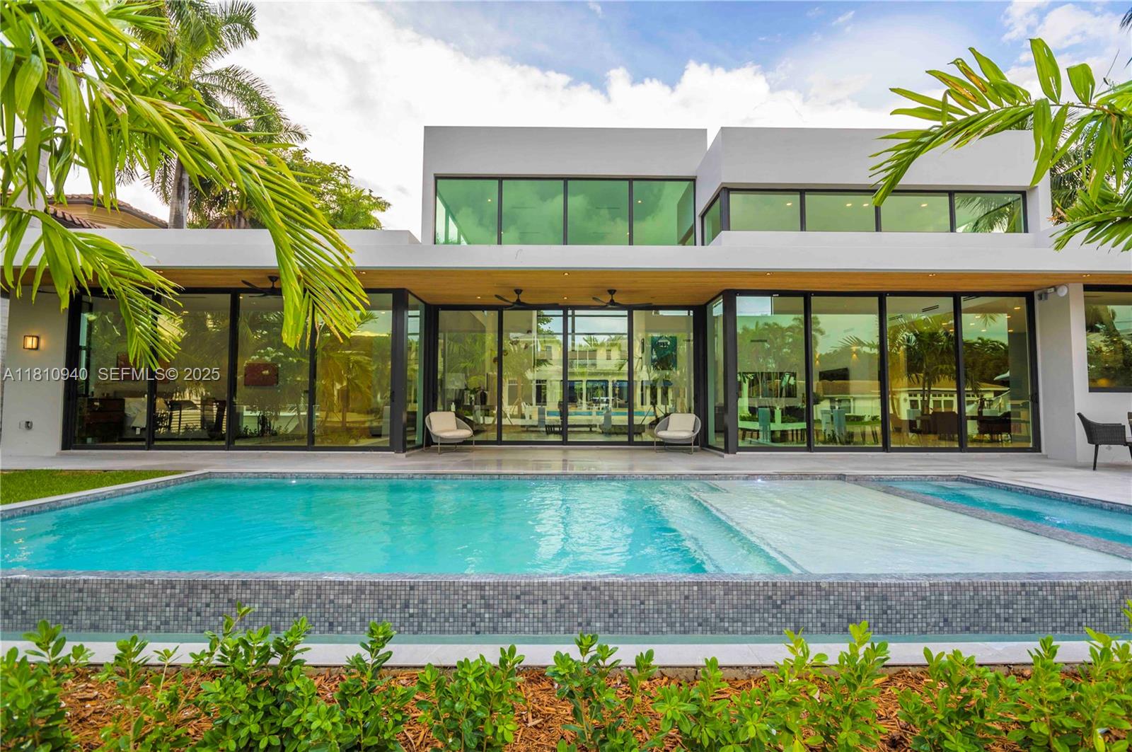 401 Royal Plaza Drive na