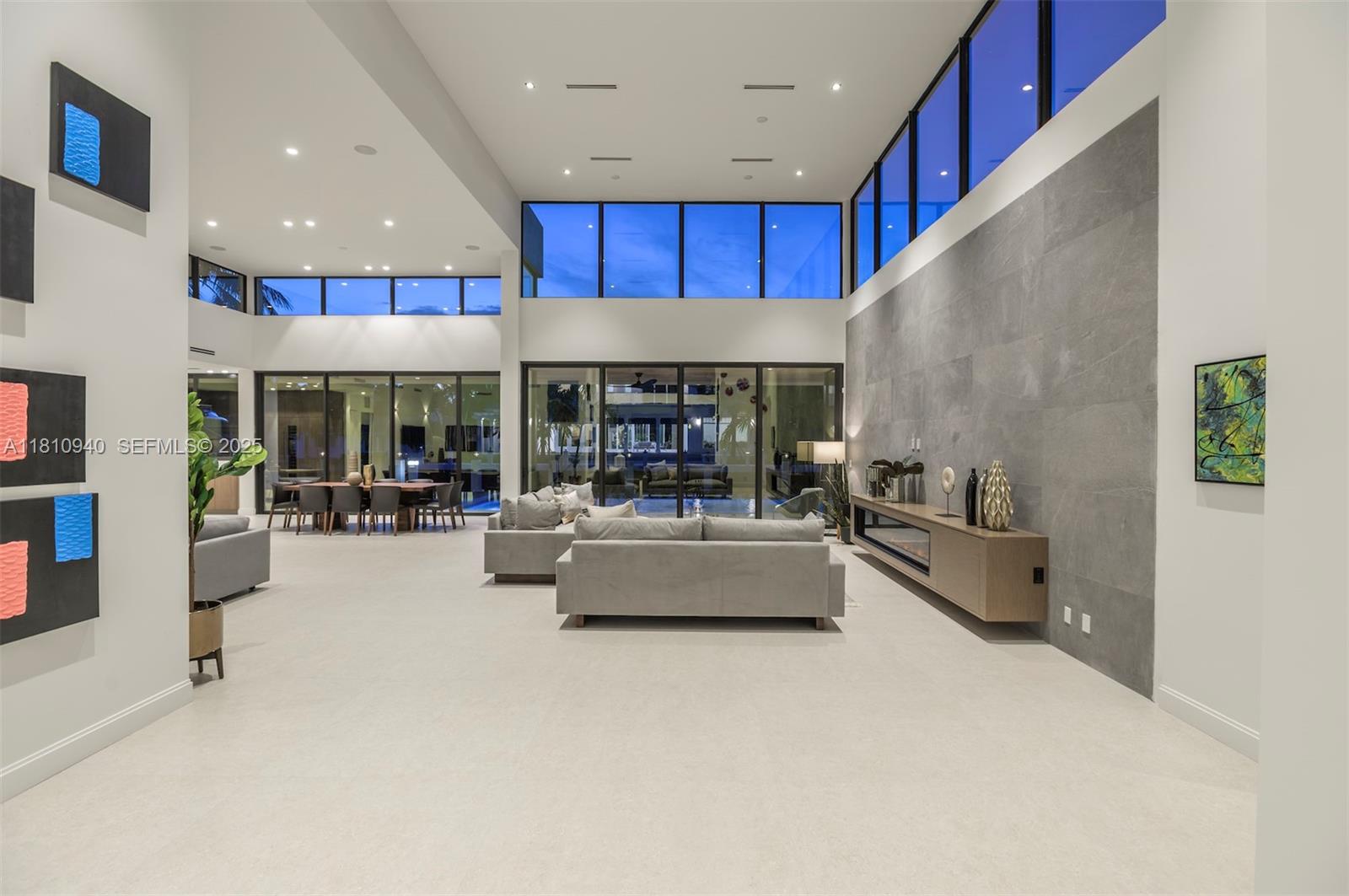 401 Royal Plaza Drive na