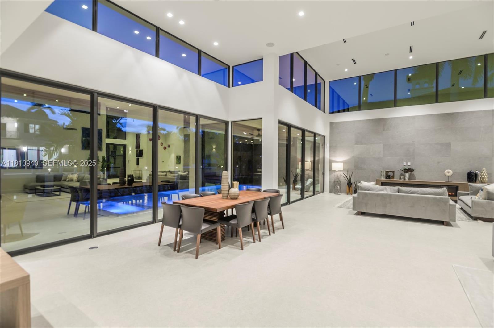 401 Royal Plaza Drive na