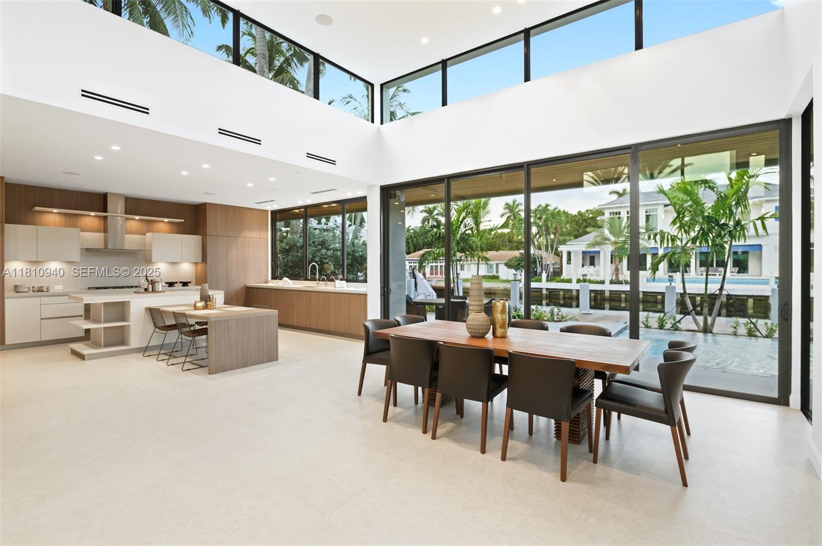 401 Royal Plaza Drive na