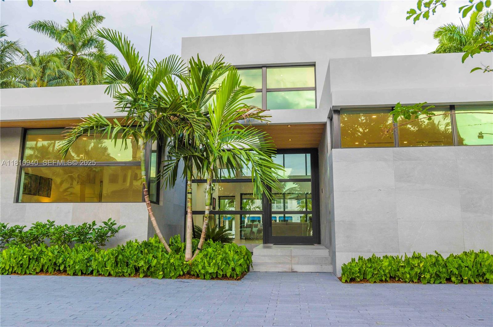 401 Royal Plaza Drive na