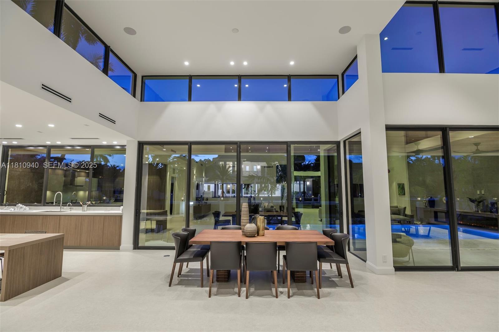 401 Royal Plaza Drive na