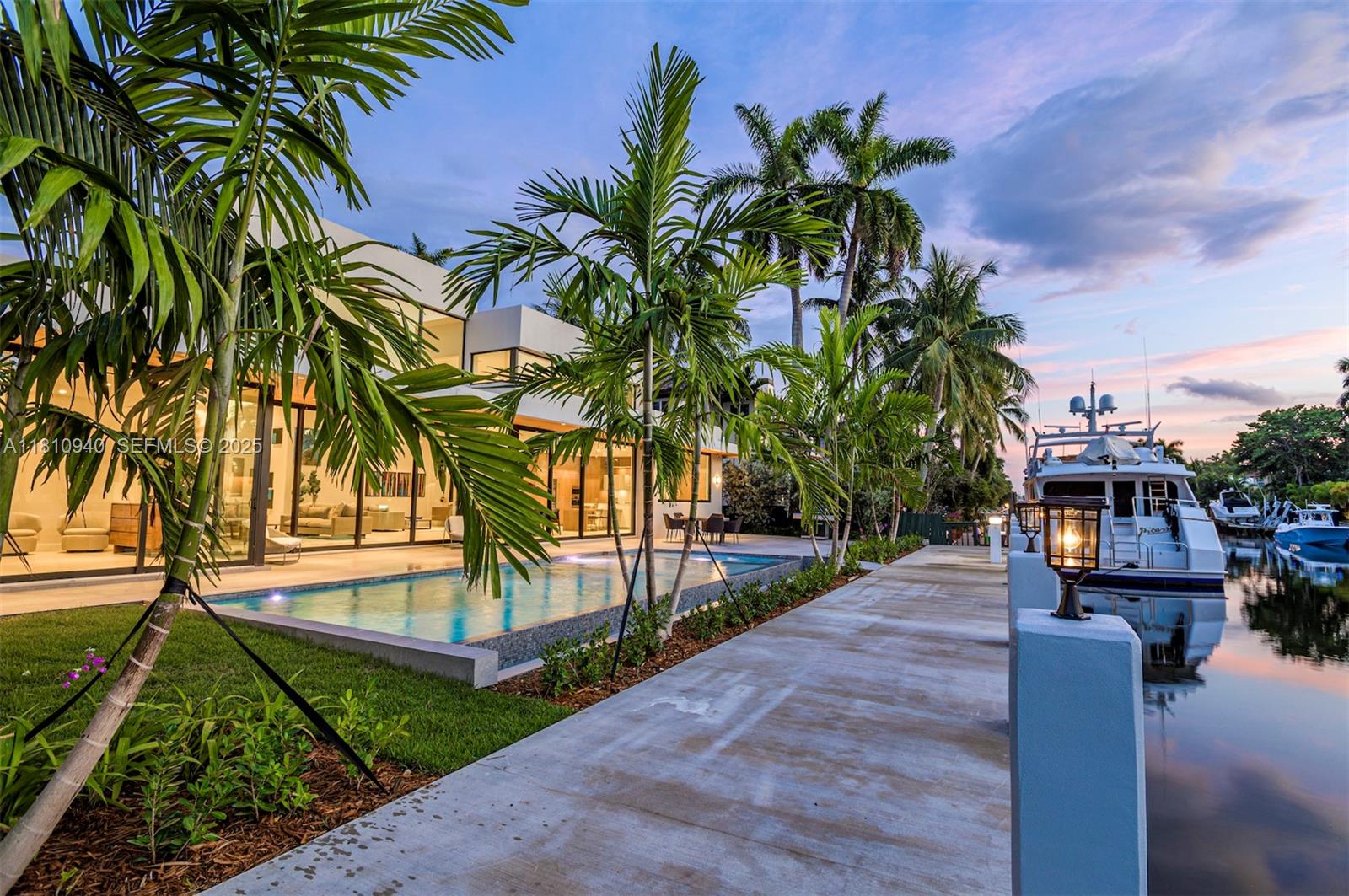 401 Royal Plaza Drive na