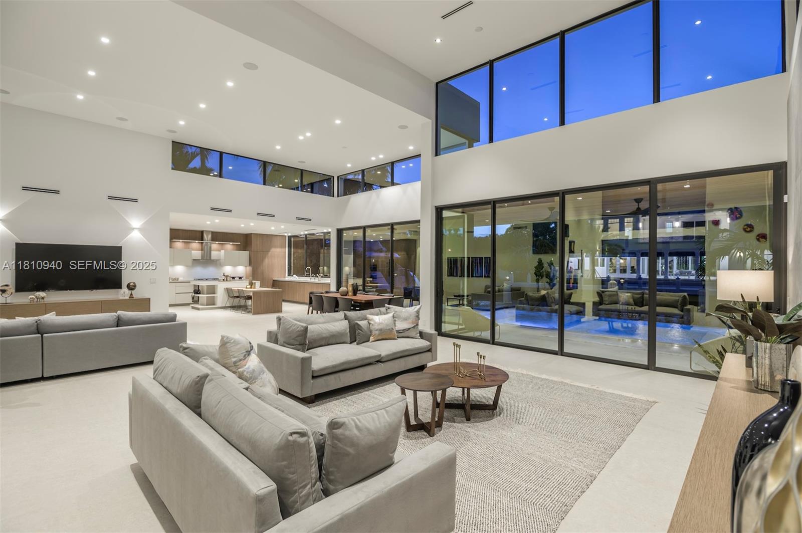 401 Royal Plaza Drive na