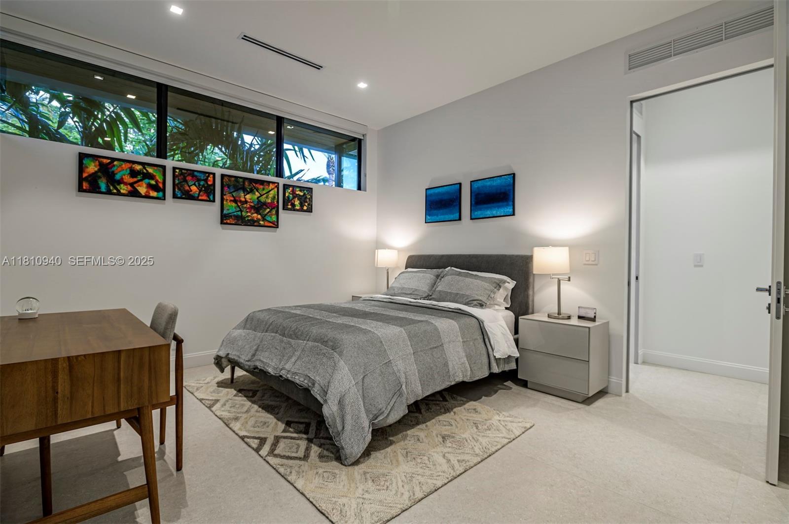 401 Royal Plaza Drive na