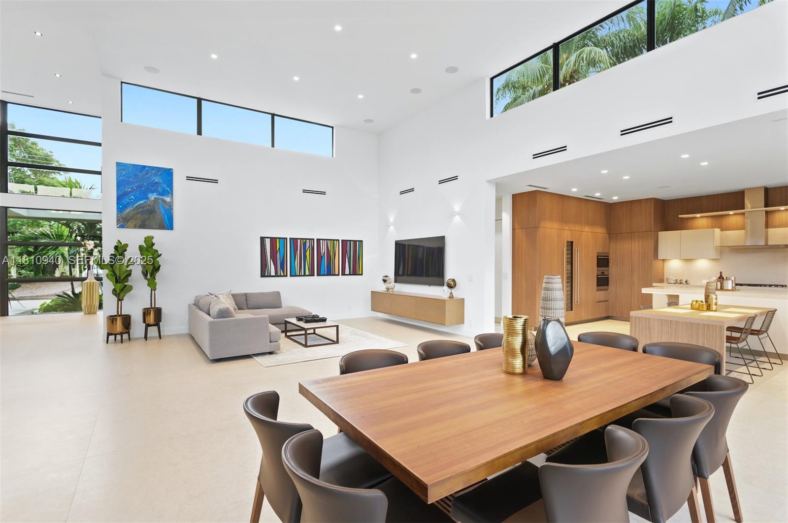 401 Royal Plaza Drive na