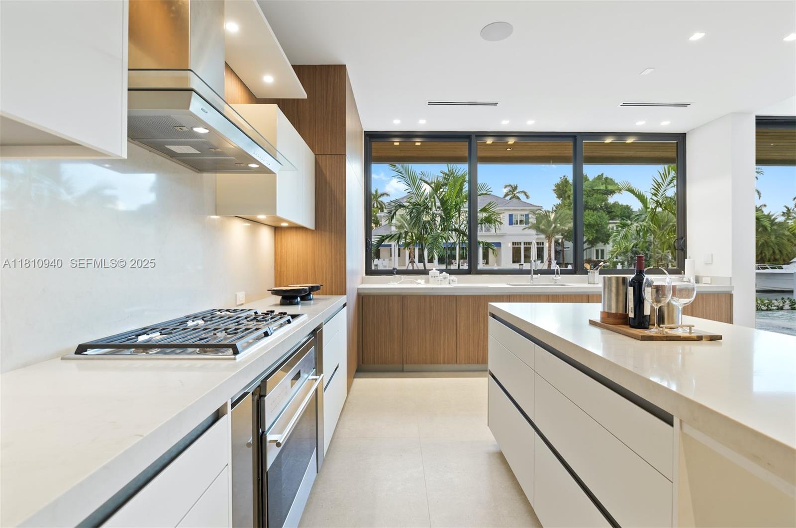 401 Royal Plaza Drive na