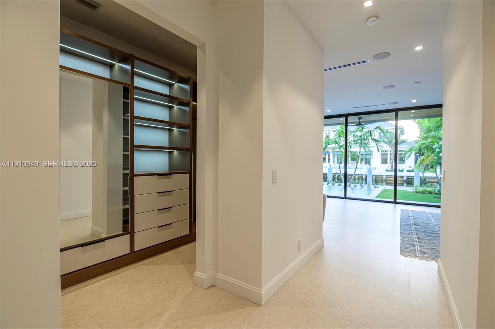 401 Royal Plaza Drive na