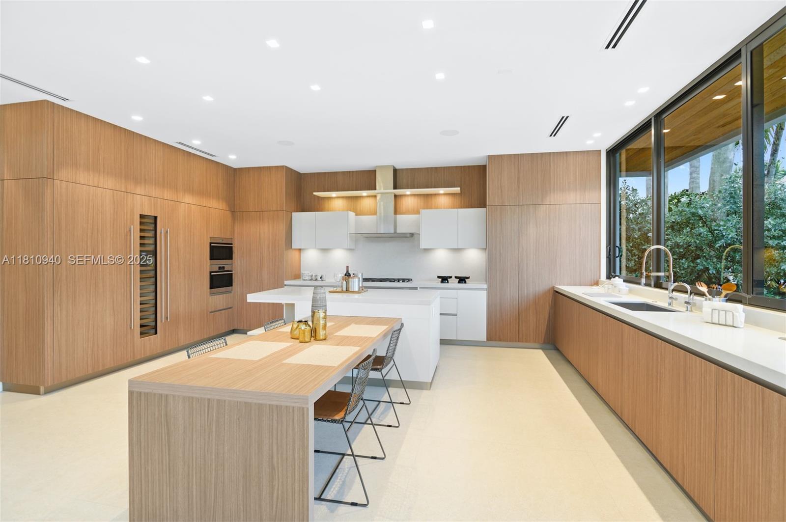 401 Royal Plaza Drive na