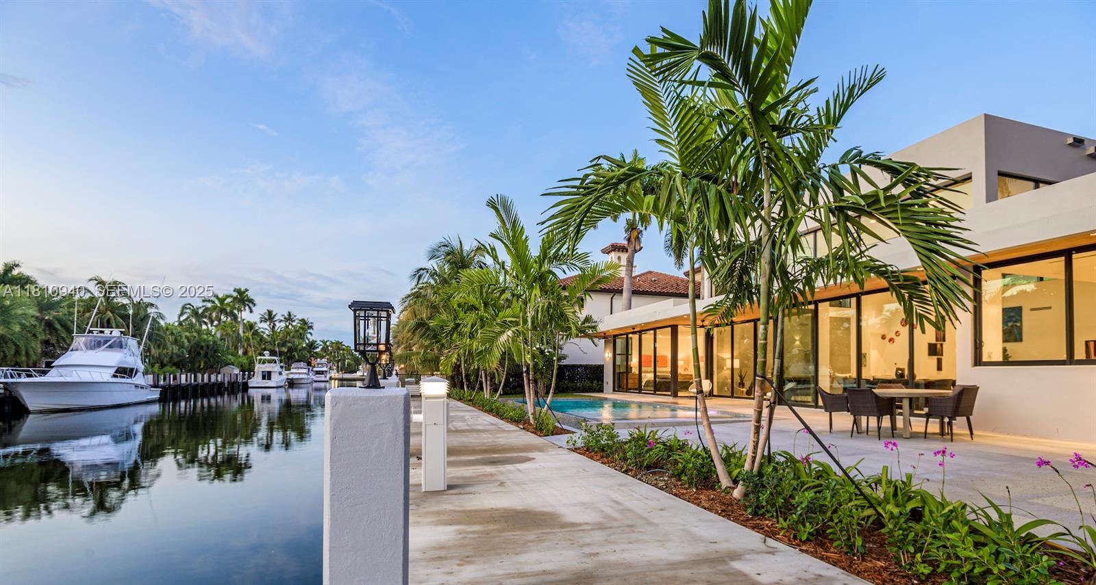 401 Royal Plaza Drive na