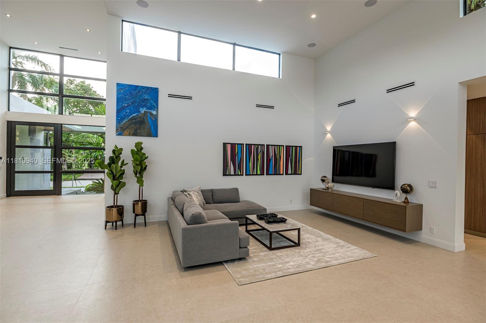401 Royal Plaza Drive na