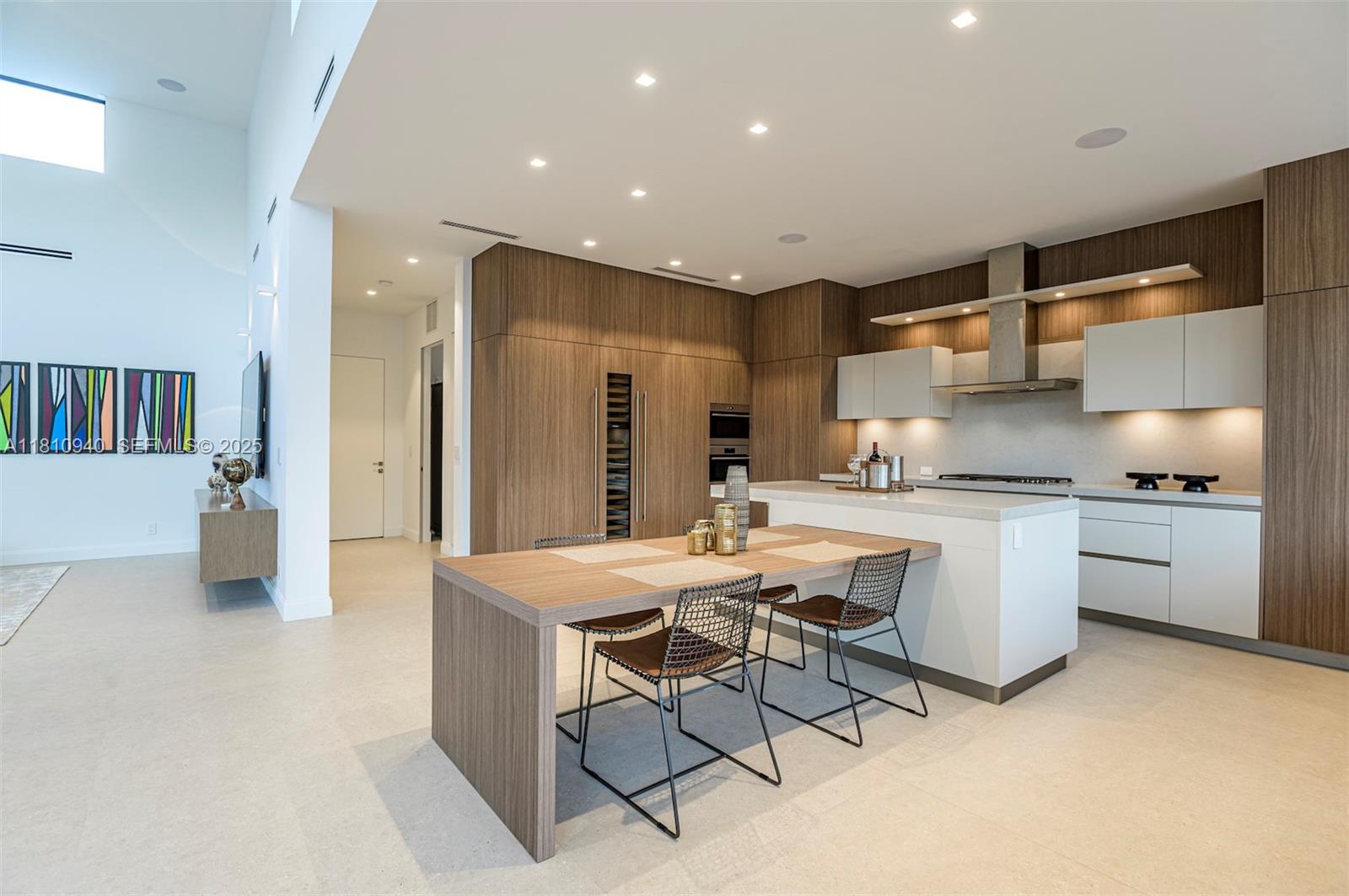 401 Royal Plaza Drive na