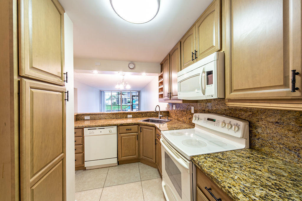 6 Royal Palm Way 102