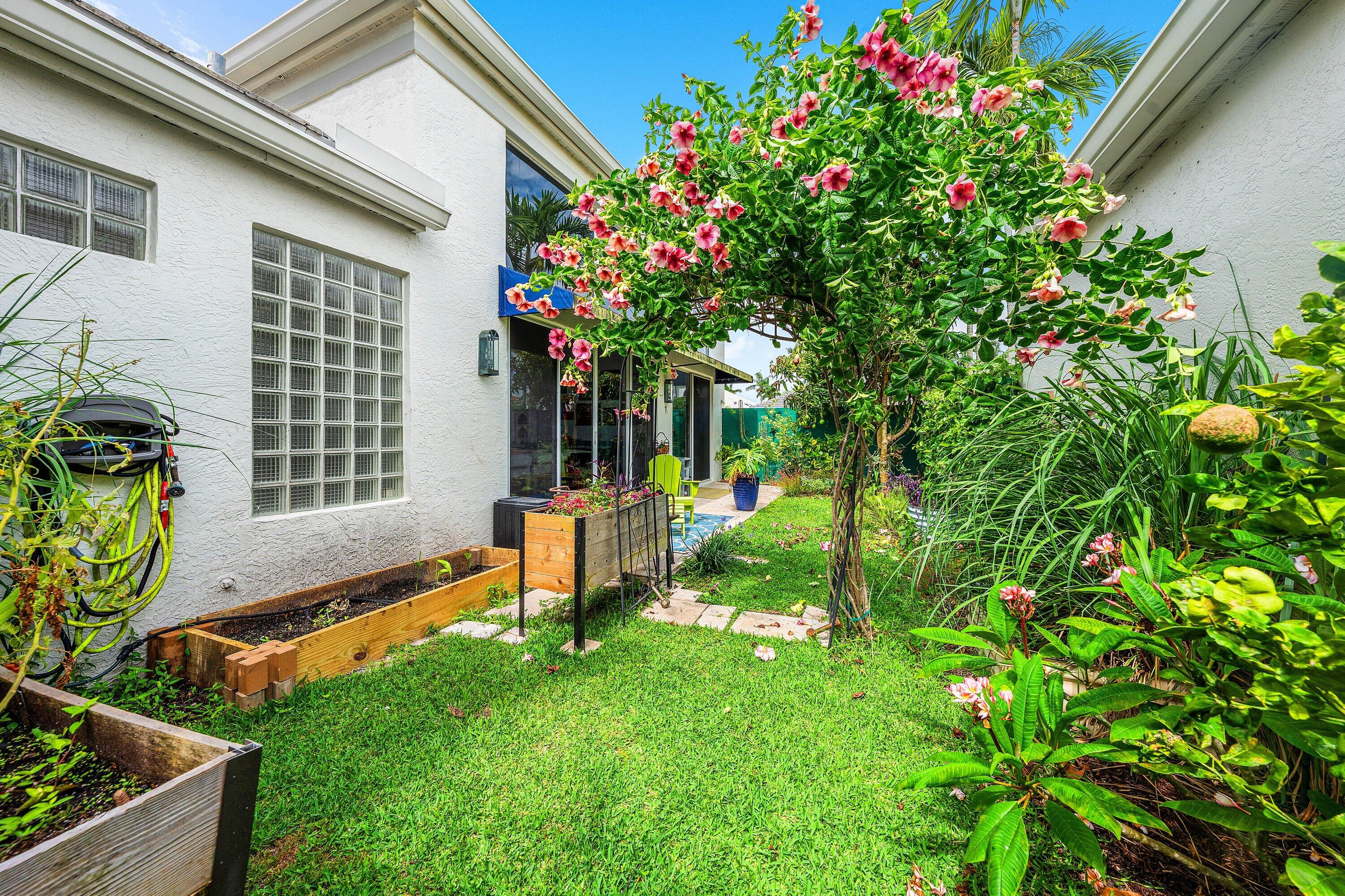3507 NW Clubside Circle