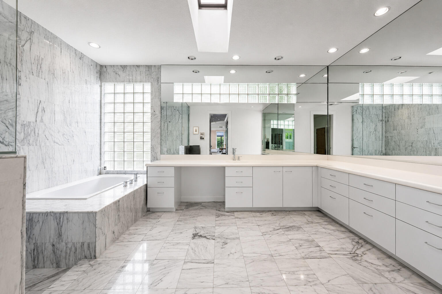 3507 NW Clubside Circle
