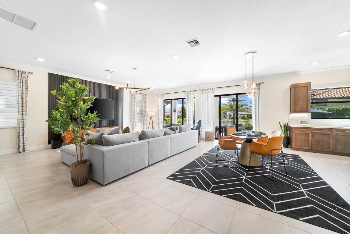 12270 N Baypoint Cir