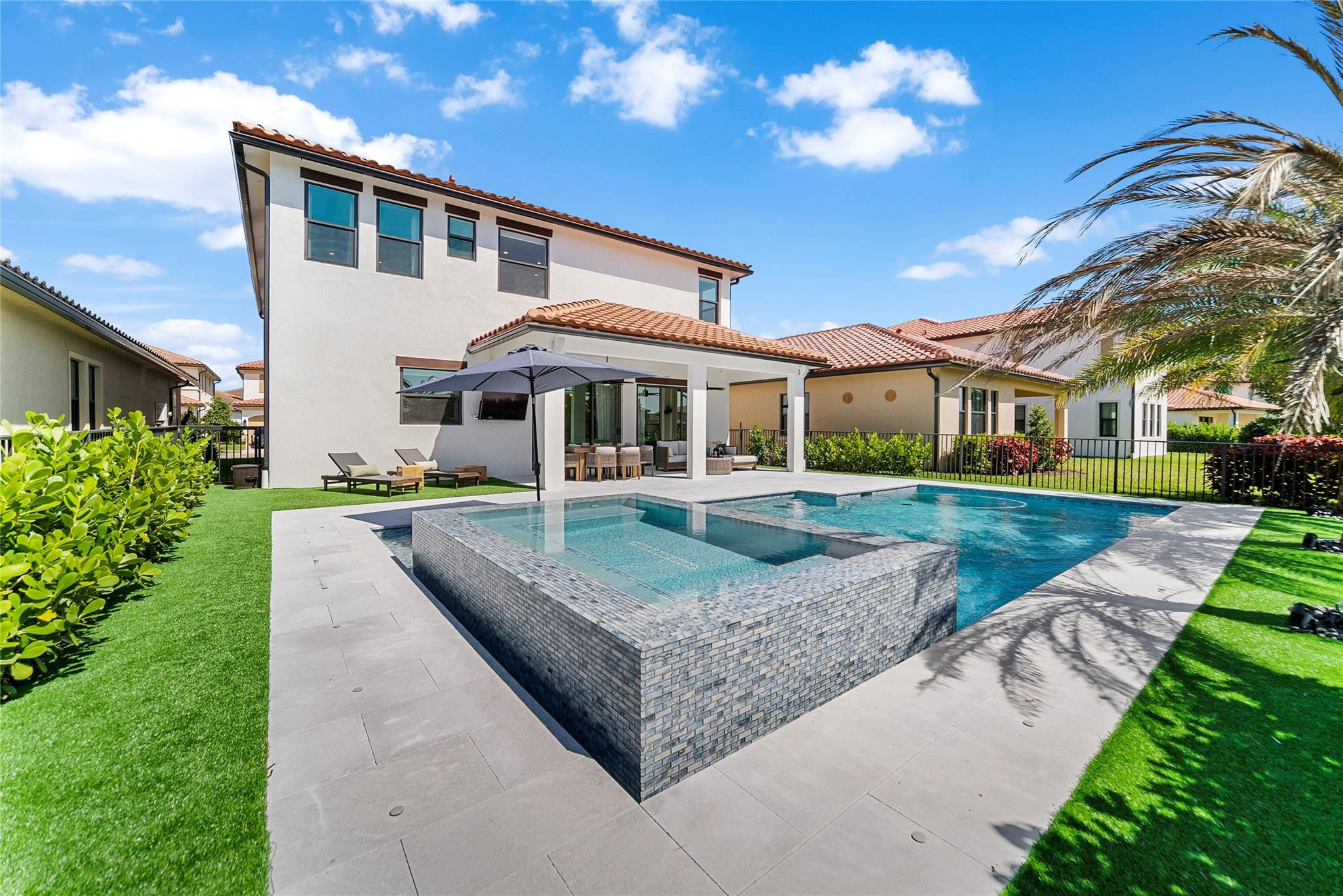 12270 N Baypoint Cir