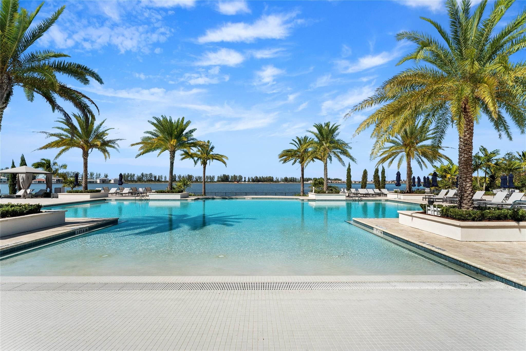 12270 N Baypoint Cir