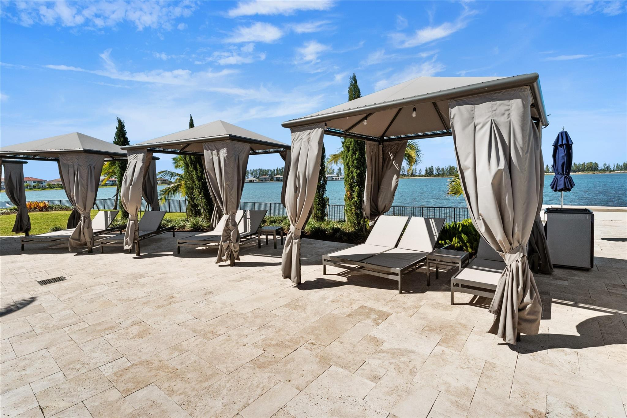 12270 N Baypoint Cir