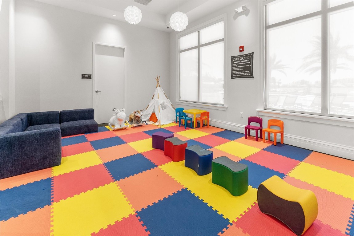 12270 N Baypoint Cir