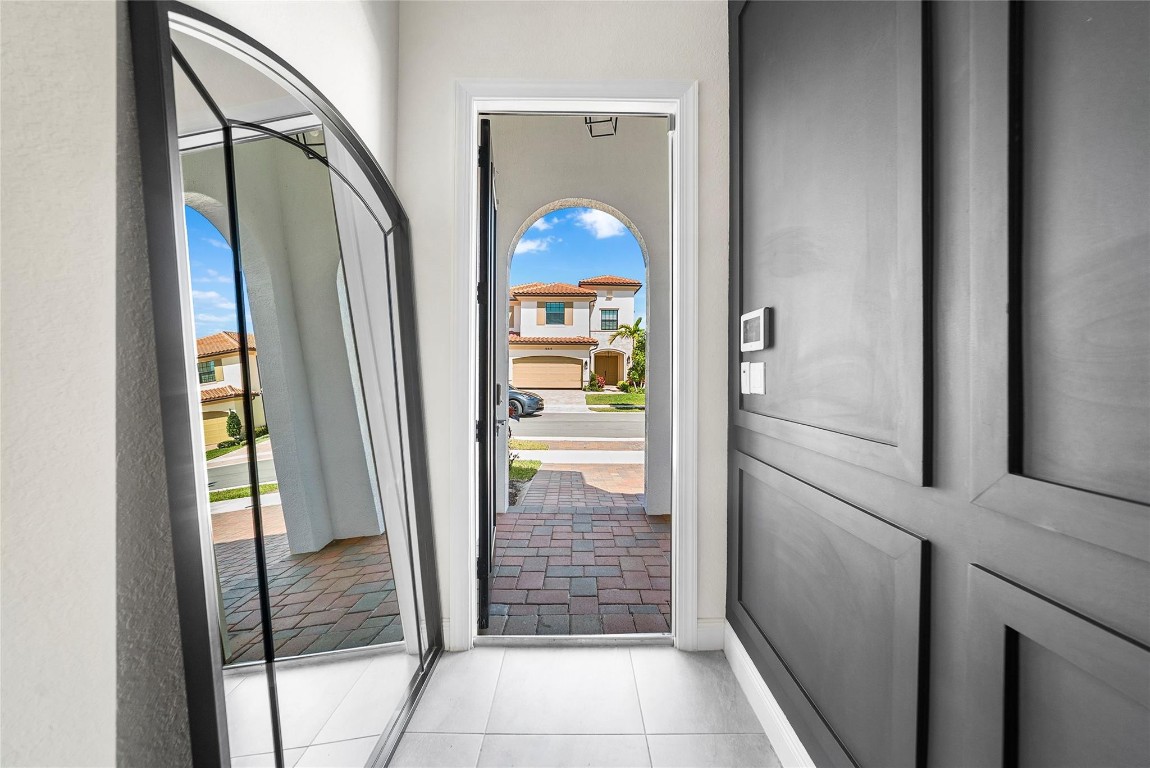 12270 N Baypoint Cir