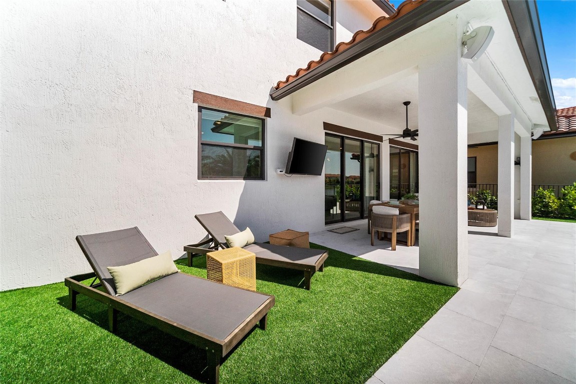 12270 N Baypoint Cir