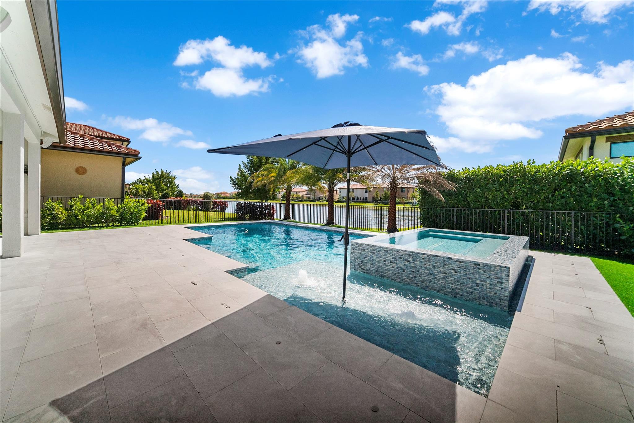 12270 N Baypoint Cir