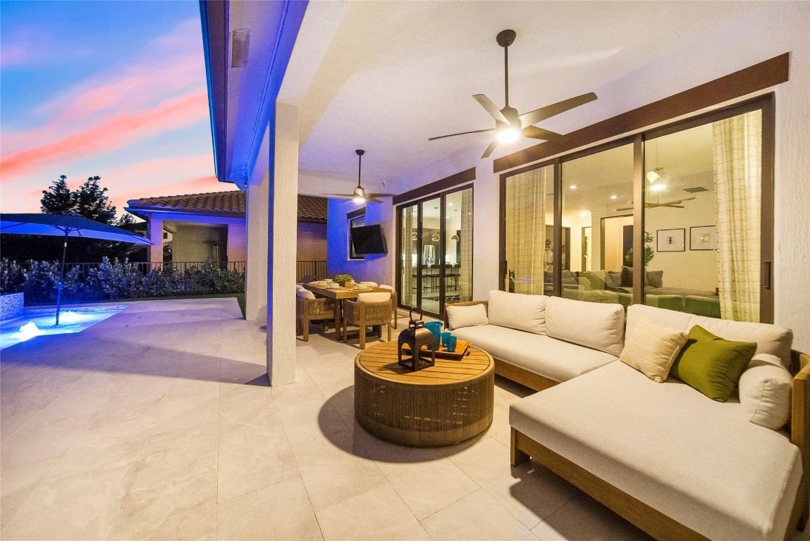 12270 N Baypoint Cir