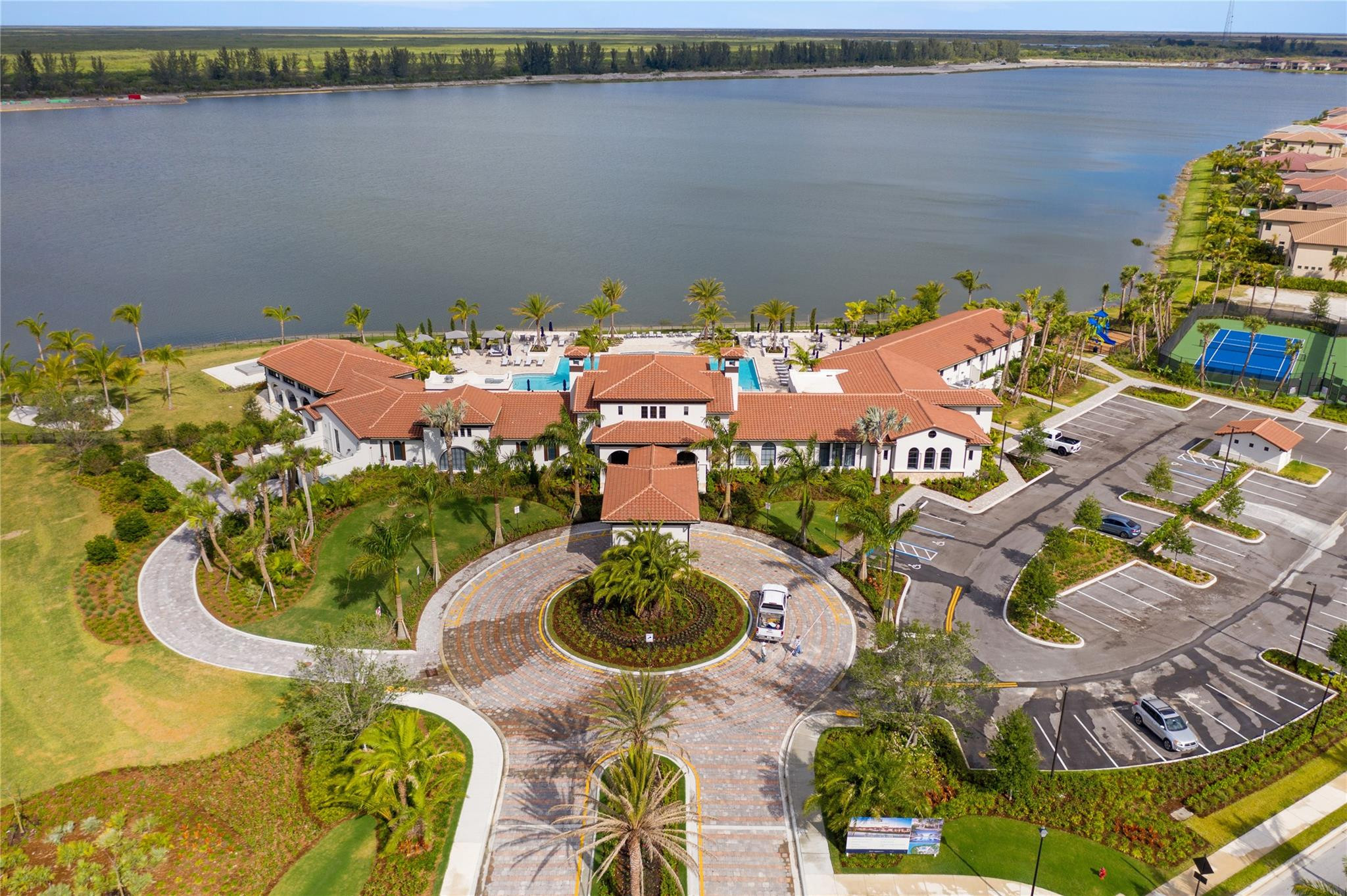 12270 N Baypoint Cir