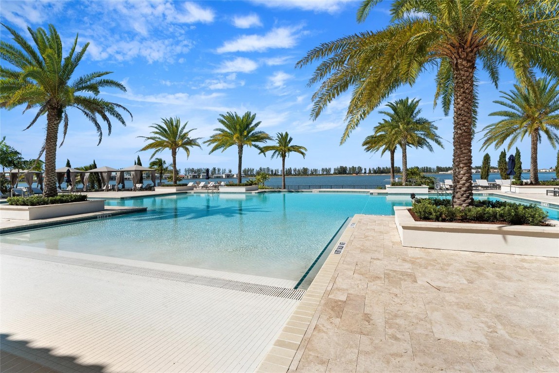 12270 N Baypoint Cir