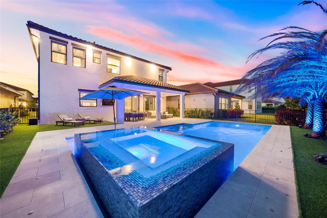 12270 N Baypoint Cir