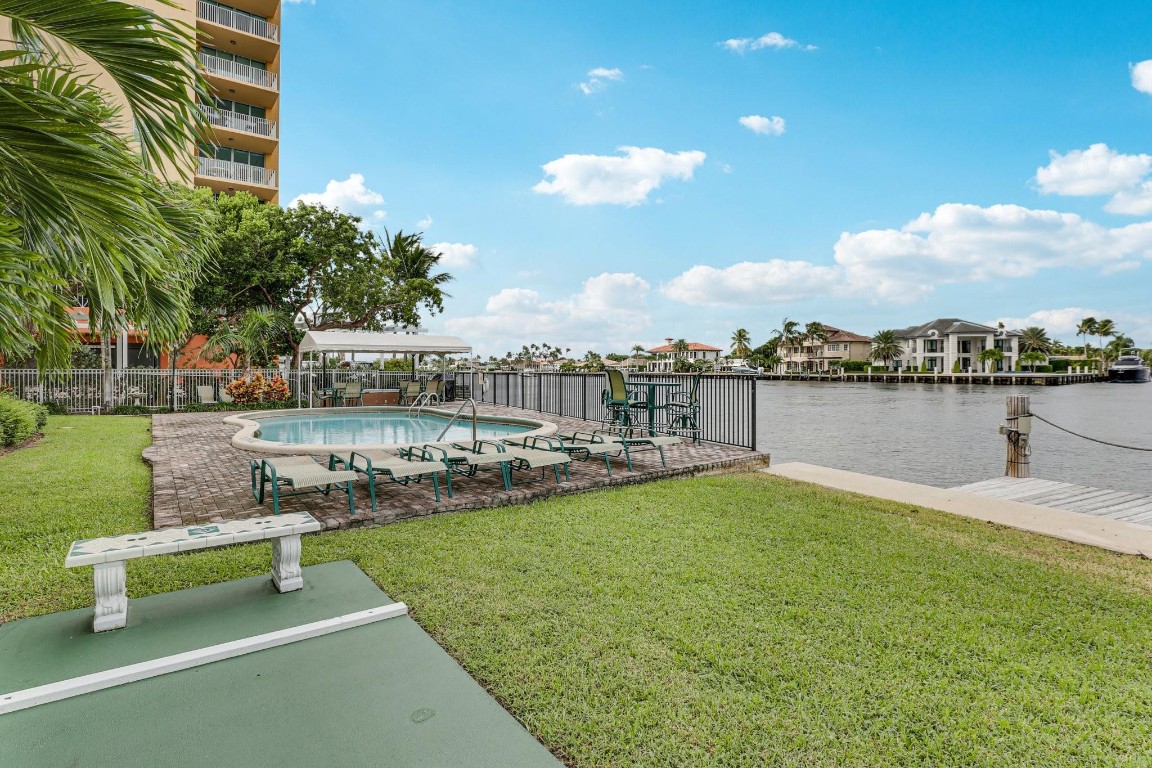 901 N Riverside Dr 1D