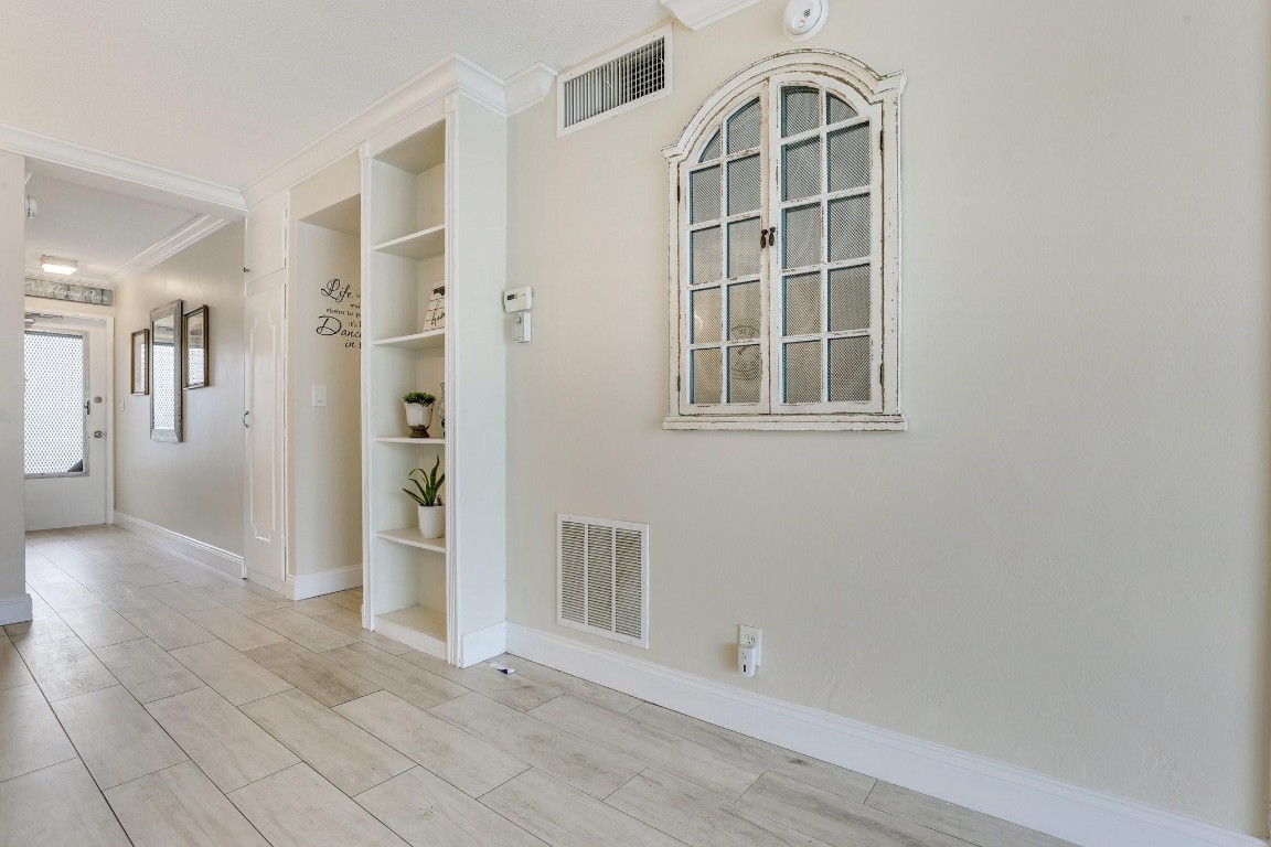 901 N Riverside Dr 1D