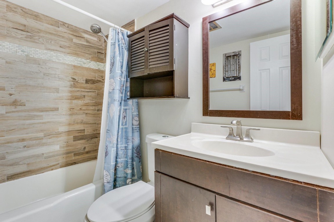 901 N Riverside Dr 1D