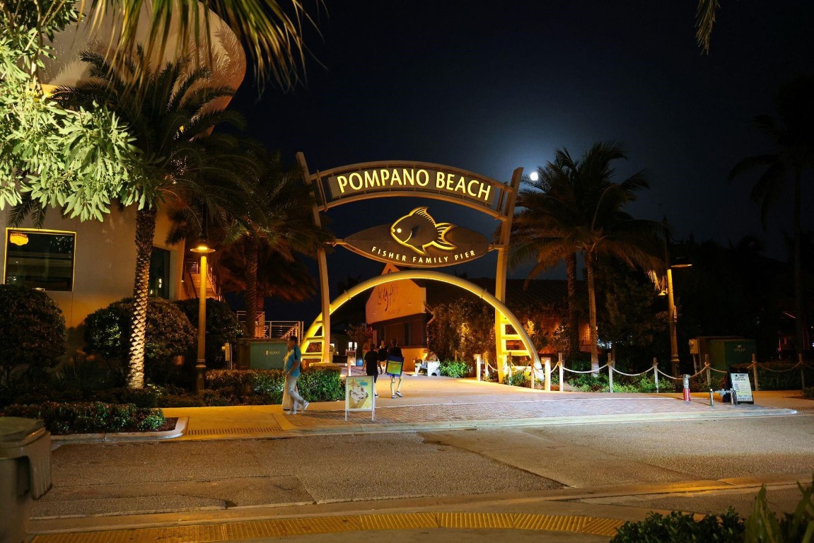 901 N Riverside Dr 1D