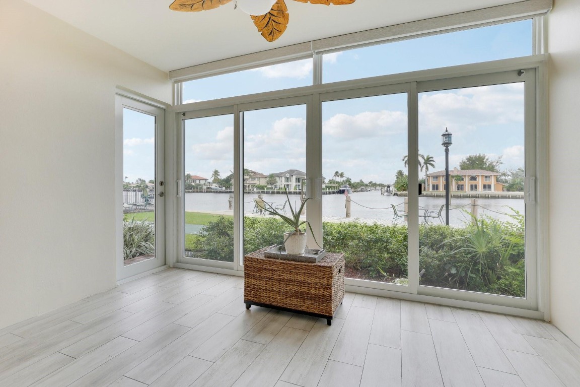 901 N Riverside Dr 1D