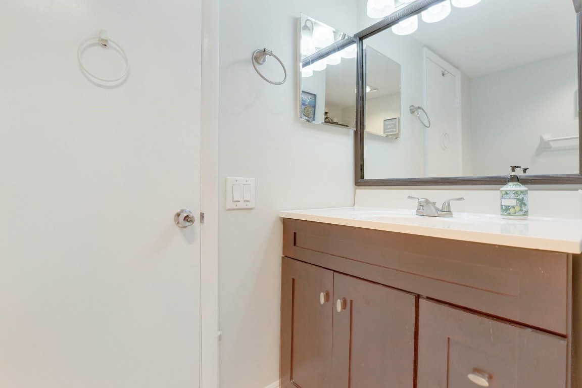 901 N Riverside Dr 1D