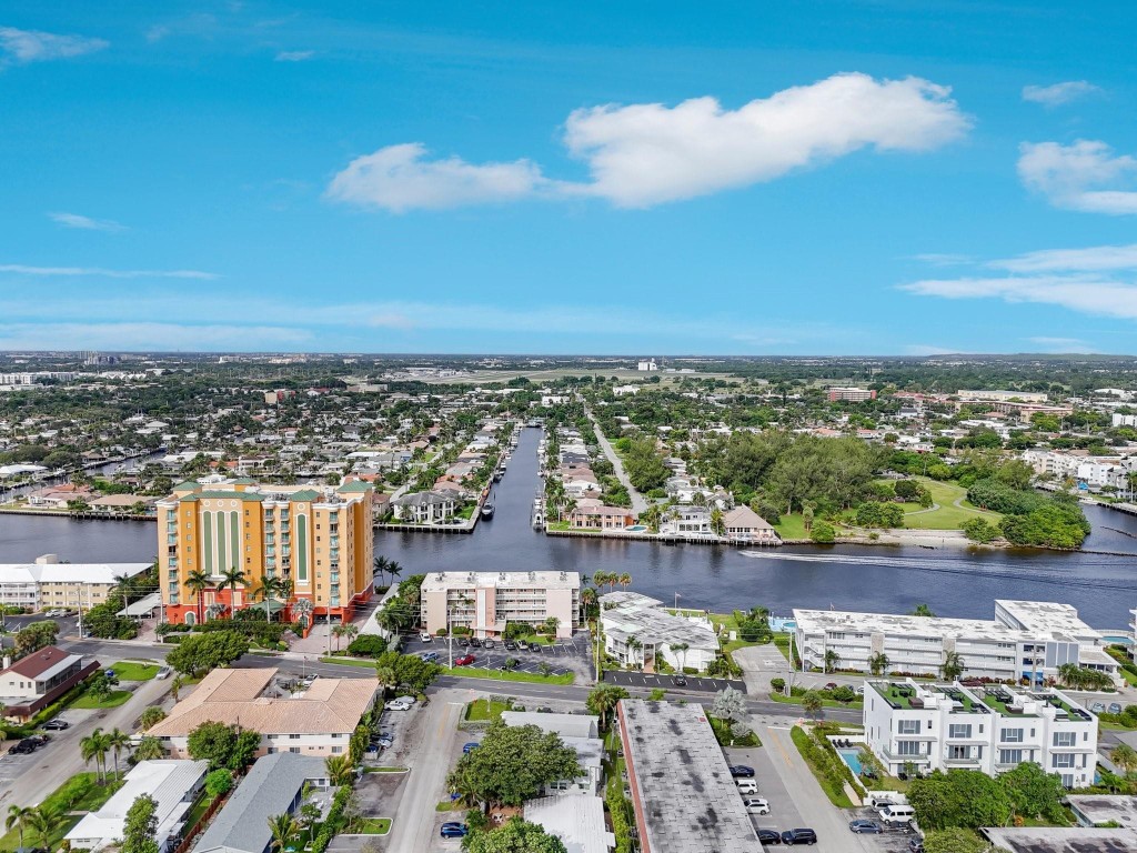 901 N Riverside Dr 1D