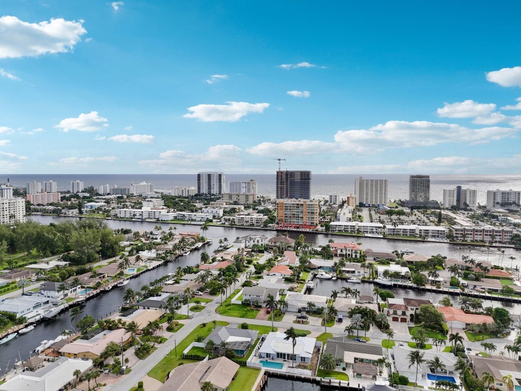 901 N Riverside Dr 1D